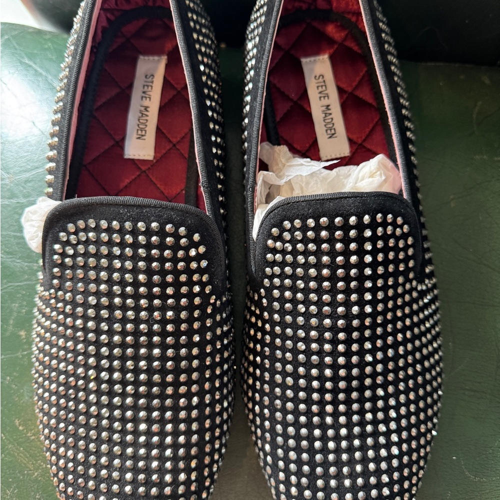 Steve Madden Caviarr Black Loafers with Silver Studs NWT